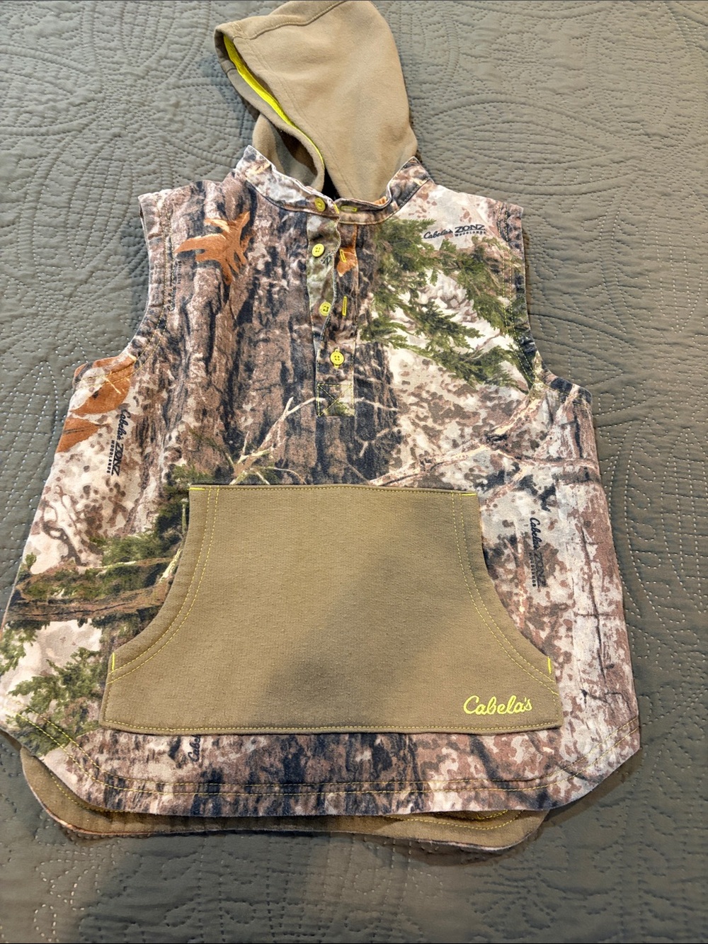 Cabela's Realtree Camo Hooded Fleece Vest in Tan and Green